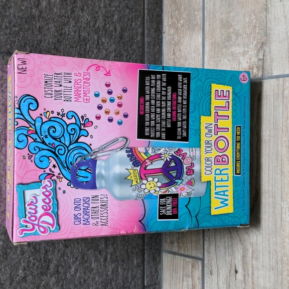 NIB Kid's Color Your Own Water Bottle Set - Picture 3 of 3